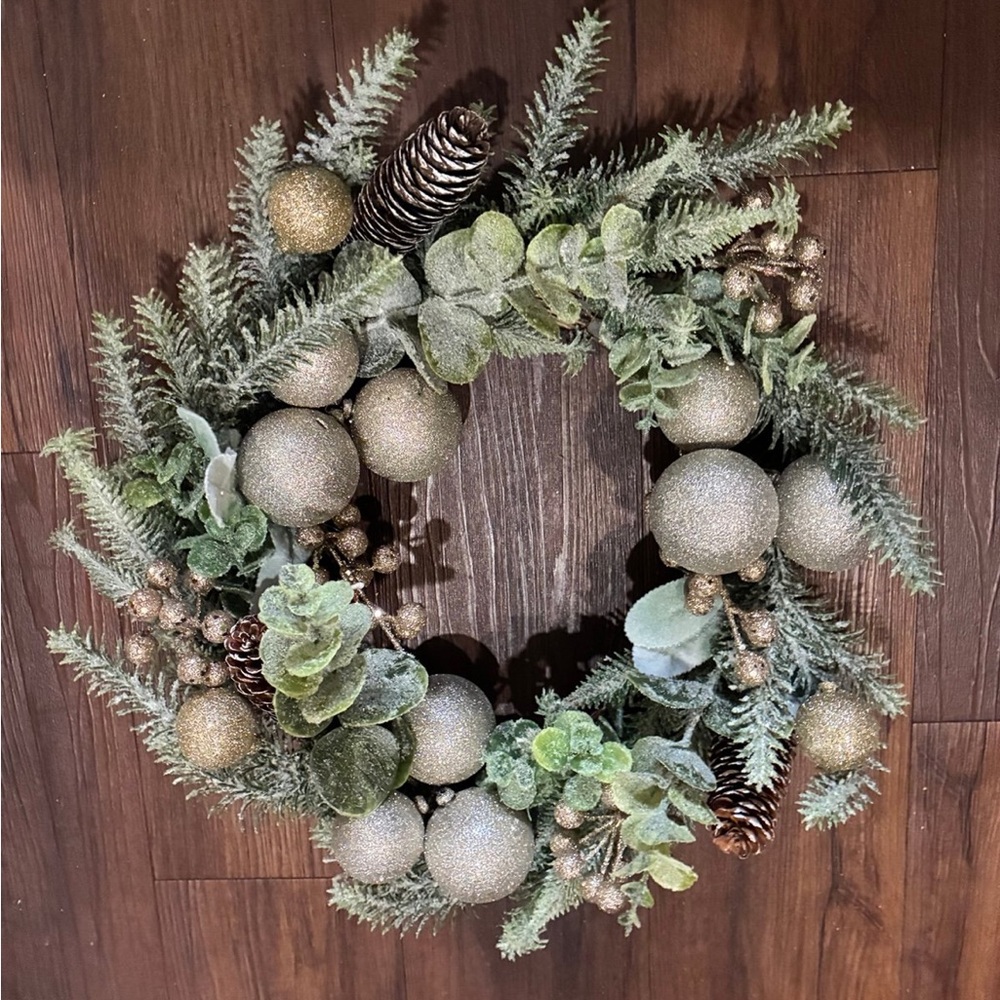 Christmas Wreath 16” - Evergreen pine cones silver gold w/door hanger
